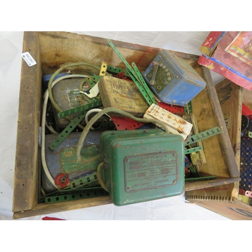 101 - Assorted lot of various Meccano works, engines, etc