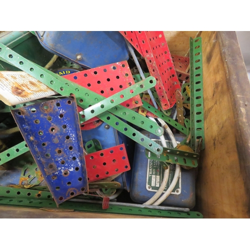 101 - Assorted lot of various Meccano works, engines, etc