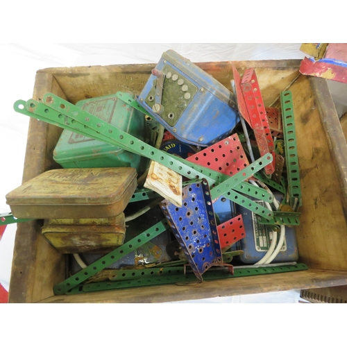 101 - Assorted lot of various Meccano works, engines, etc