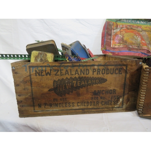 101 - Assorted lot of various Meccano works, engines, etc