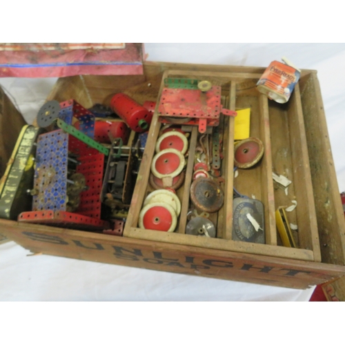 101 - Assorted lot of various Meccano works, engines, etc