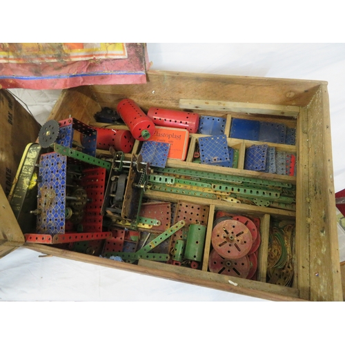 101 - Assorted lot of various Meccano works, engines, etc