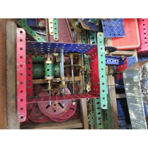 101 - Assorted lot of various Meccano works, engines, etc