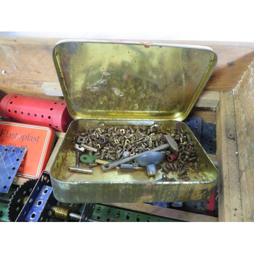 101 - Assorted lot of various Meccano works, engines, etc