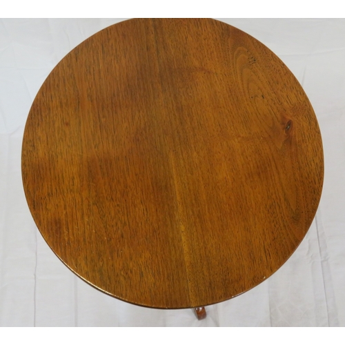 106 - Victorian style round occasional or lamp table with baluster column on hipped tripod