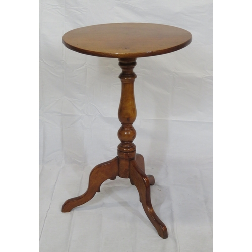 106 - Victorian style round occasional or lamp table with baluster column on hipped tripod