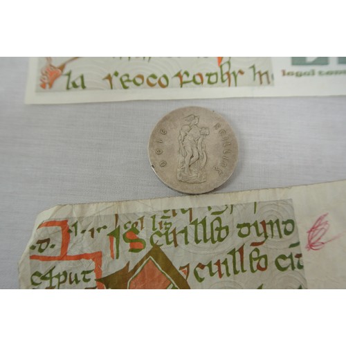 91 - Two Irish writers series £1 notes 16.03.89, 17.07.80 and a Patrick Pearce silver coin