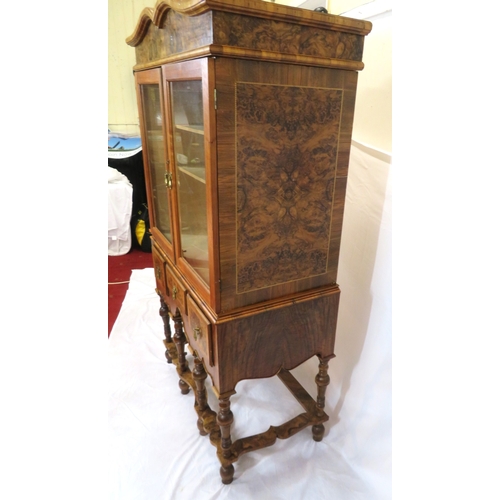 70 - French design mahogany & walnut cabinet with serpentine top, glazed doors and shelved interior,3 inl... 