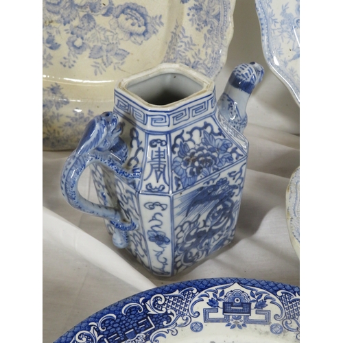 75 - Assorted lot of blue & white decorated ware in box