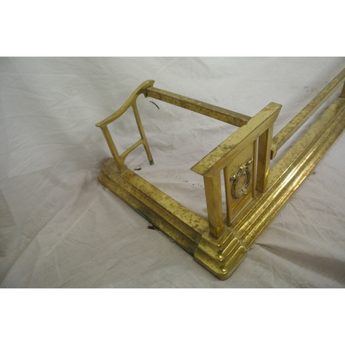 181 - Edwardian brass fire fender with foliate decoration