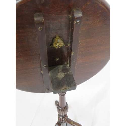 231 - Victorian mahogany lamp or wine table with round tip-up top, raised rim, on vase turned column with ... 
