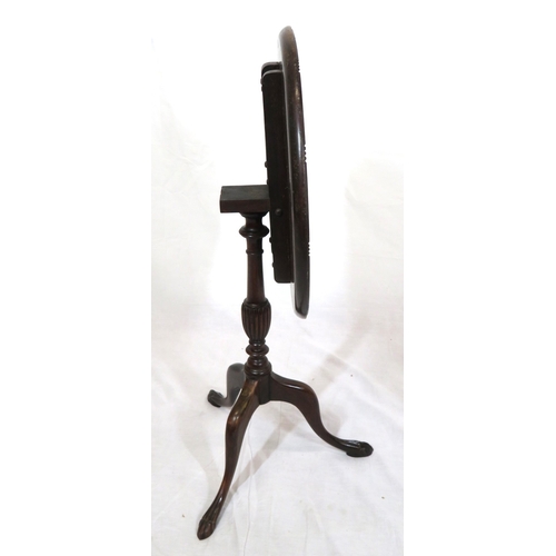 231 - Victorian mahogany lamp or wine table with round tip-up top, raised rim, on vase turned column with ... 