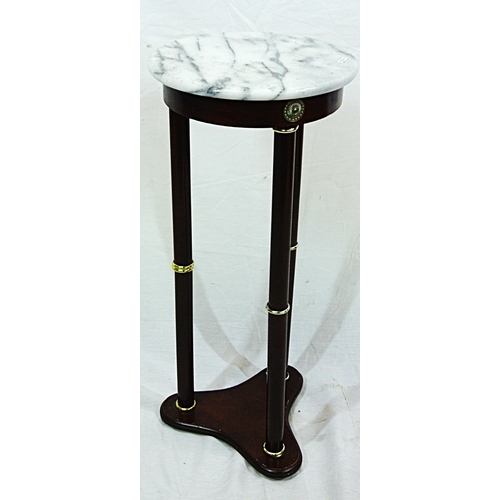 87 - Round marble topped occasional or lamp table with turned columns and shaped base