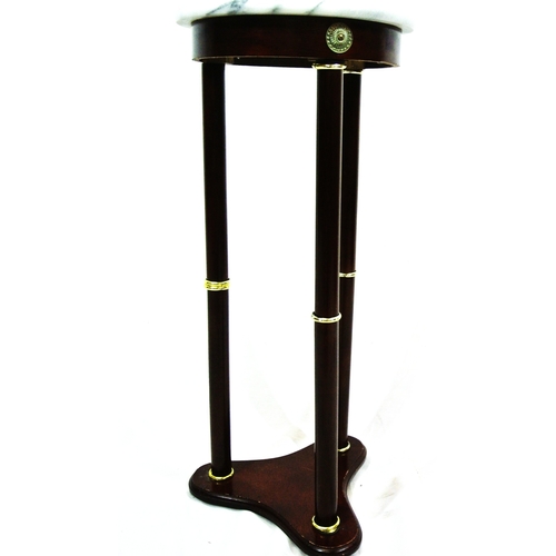 87 - Round marble topped occasional or lamp table with turned columns and shaped base