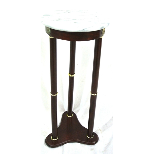 87 - Round marble topped occasional or lamp table with turned columns and shaped base