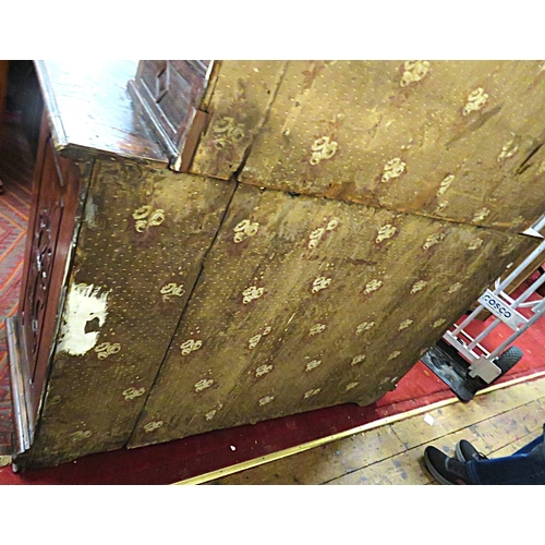 190 - Victorian walnut chest on chest with domed top, scroll decoration, serpentine panelled doors, shelve... 