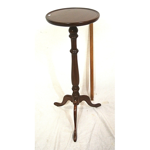 109 - Edwardian style mahogany torchere or jardiniere stand with raised rim, turned column, on hipped trip... 