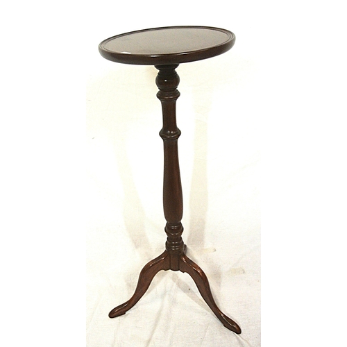 109 - Edwardian style mahogany torchere or jardiniere stand with raised rim, turned column, on hipped trip... 