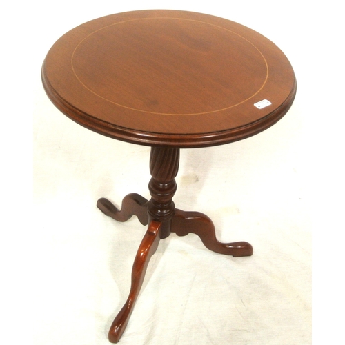 114 - Edwardian stye round occasional or lamp table with reeded column, on hipped tripod
