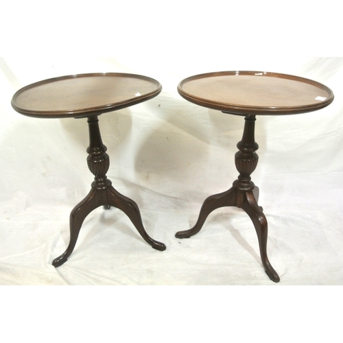 119 - Pair of Edwardian style round wine or lamp tables with raised rims, vase turned columns, on hipped t... 