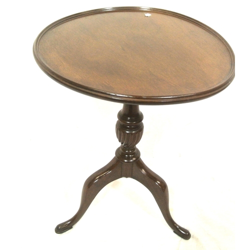 119 - Pair of Edwardian style round wine or lamp tables with raised rims, vase turned columns, on hipped t... 