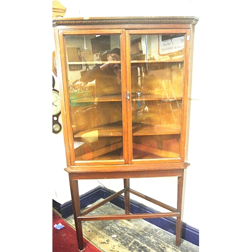 120 - Edwardian mahogany corner display cabinet with reeded frieze, glazed doors with shelved interior, on... 