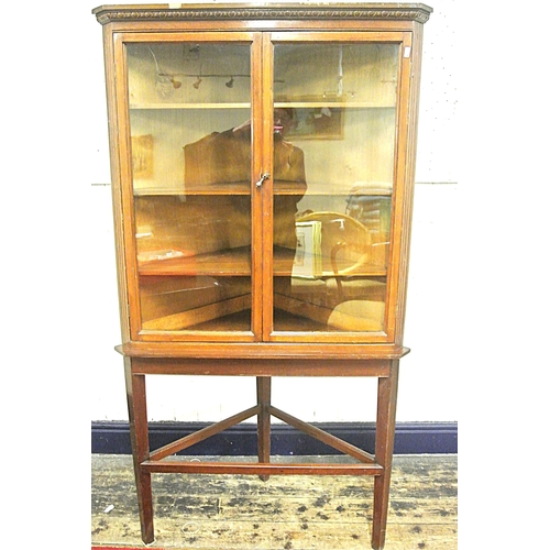 120 - Edwardian mahogany corner display cabinet with reeded frieze, glazed doors with shelved interior, on... 
