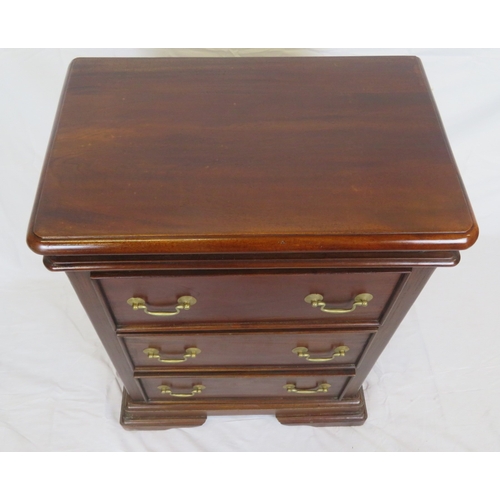186 - Edwardian design mahogany chest of 3 sectioned drawers with brass drop handles, on bracket feet