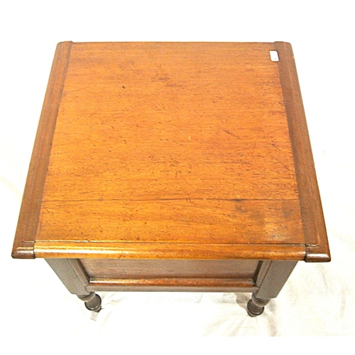 77 - Victorian mahogany commode with lid and turned legs