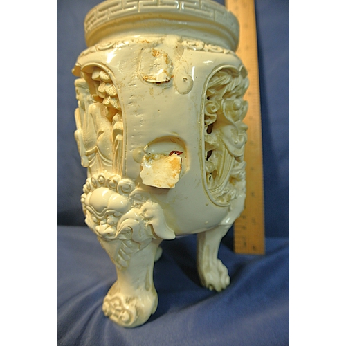 332 - Oriental tripod incense burner decorated with figures of wise men & dragons, on 3 feet