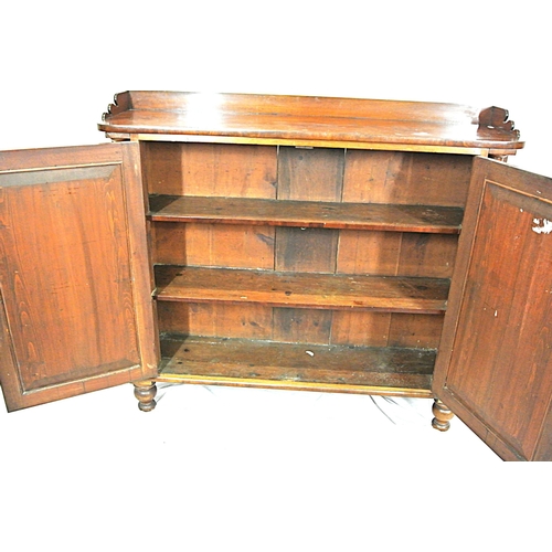 345 - Edwardian mahogany linen press with panelled doors, shelved interior, on round legs