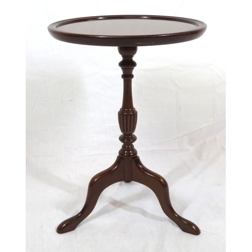 466 - Georgian style mahogany centre or occasional table with swivel top, piecrust border, birdcage suppor... 