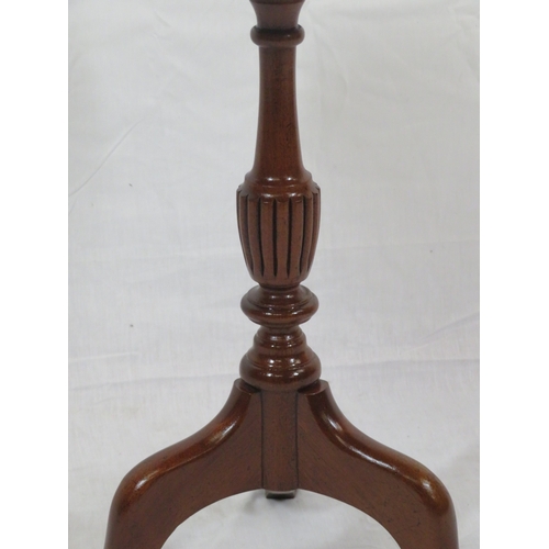 466 - Georgian style mahogany centre or occasional table with swivel top, piecrust border, birdcage suppor... 