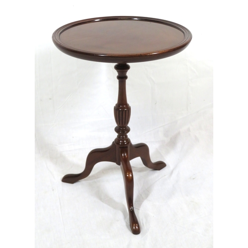 466 - Georgian style mahogany centre or occasional table with swivel top, piecrust border, birdcage suppor... 