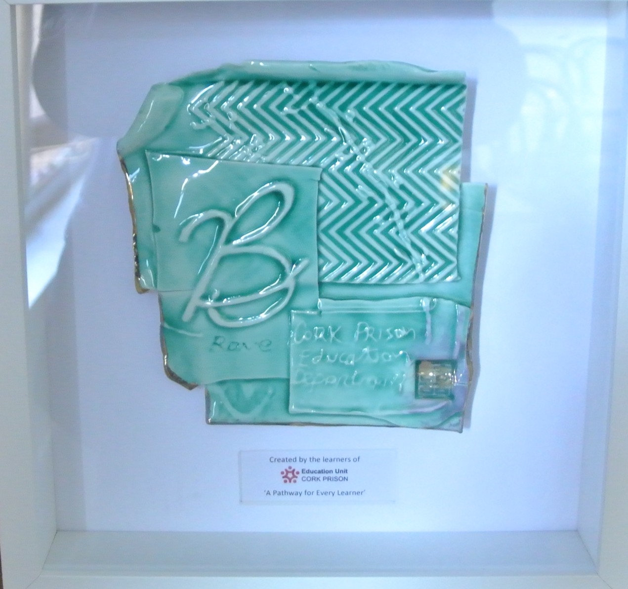 Green ceramic tile, 16x15cm, framed