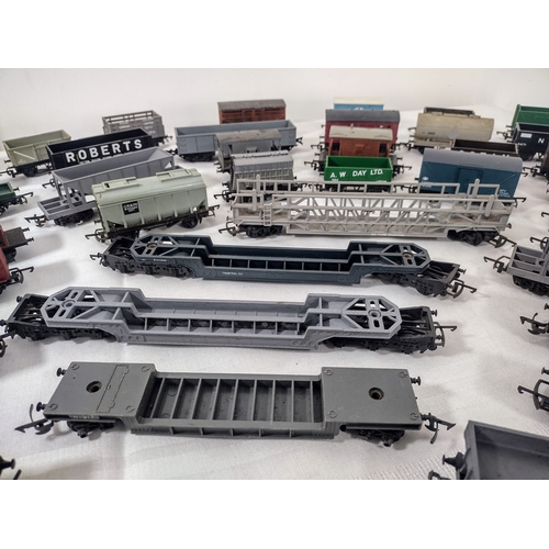 24 - 40+ 00 Guage Wagons to include Wrenn, Hornby, Triang, Graham Farish and Dalpol - also included some ... 