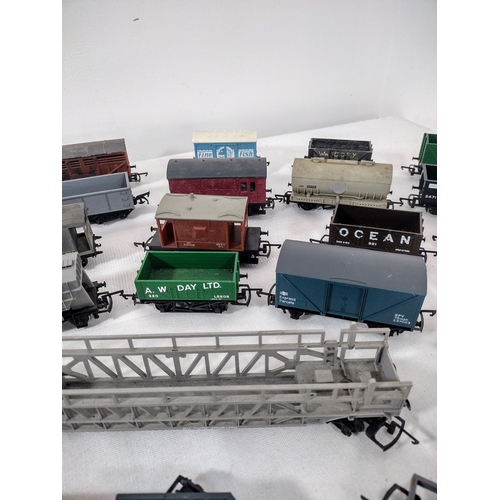 24 - 40+ 00 Guage Wagons to include Wrenn, Hornby, Triang, Graham Farish and Dalpol - also included some ... 