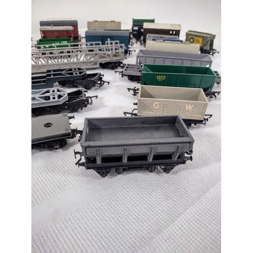 24 - 40+ 00 Guage Wagons to include Wrenn, Hornby, Triang, Graham Farish and Dalpol - also included some ... 