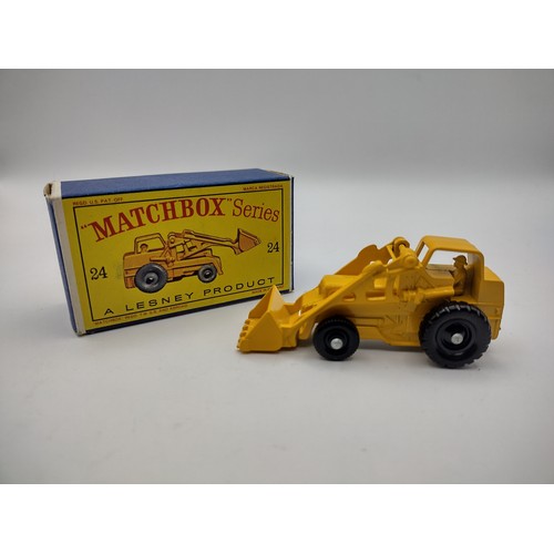 102 - Vintage Matchbox 24b Hydraulic Excavator - Black plastic wheels. Type 3 Box.