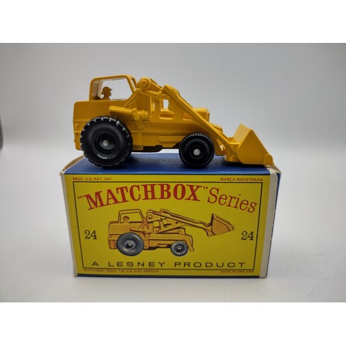 102 - Vintage Matchbox 24b Hydraulic Excavator - Black plastic wheels. Type 3 Box.