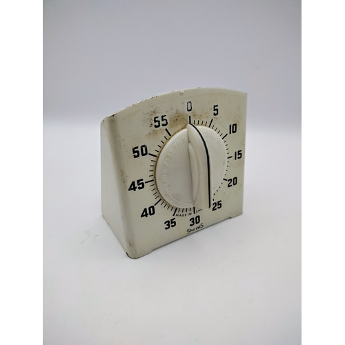 91 - Classic Smiths Mechanical Timer, Mid-20th Century, Made in England, Featuring 60-Minute Wind-Up Mech... 