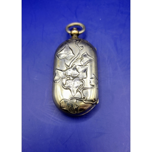 11 - French Art Nouveau Silver-Plated Porte-Lion D'Or Coin Holder, Circa 1900, Featuring Intricate Ivy Le... 