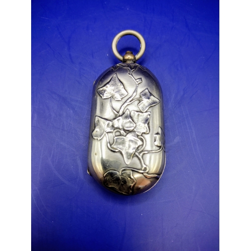 11 - French Art Nouveau Silver-Plated Porte-Lion D'Or Coin Holder, Circa 1900, Featuring Intricate Ivy Le... 