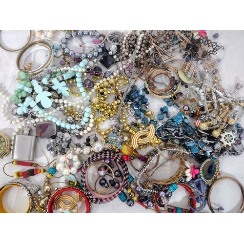 240 - Collection of Vintage and Modern Costume Jewellery Featuring Bracelets, Necklaces, Brooches, Bangles... 