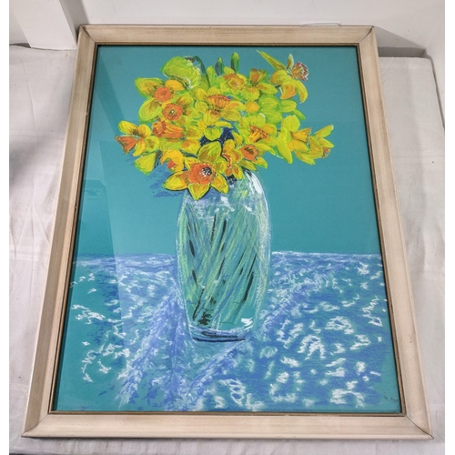 257 - Framed and Glazed Oil on Board Still Life of Daffodils by Local Rochester, Kent Artist Pat Flood, Ap... 