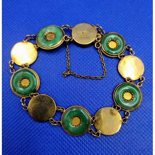 29 - Antique 1920s Late Qing Dynasty Wang Hing 20k Gold and Apple Green Jadeite Bracelet, 19.05g