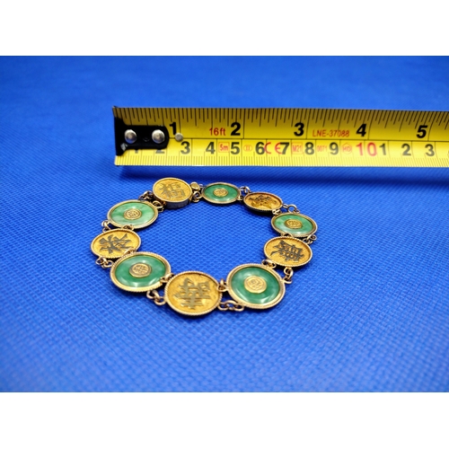 29 - Antique 1920s Late Qing Dynasty Wang Hing 20k Gold and Apple Green Jadeite Bracelet, 19.05g