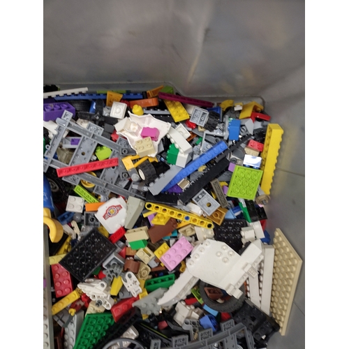 130 - Box of Loose Lego Approximately 3kg Plus a Lego Clock