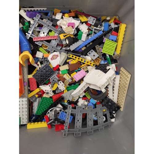 130 - Box of Loose Lego Approximately 3kg Plus a Lego Clock