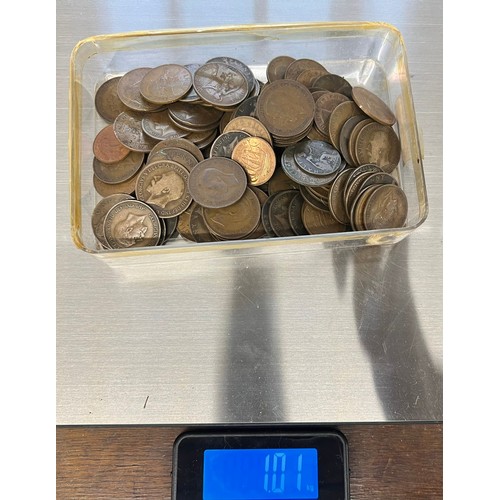 138 - 1kg of Mixed Pennies - May Be Some Other Coins - Mostly Old Penny Coins